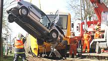 Řidič při střetu s vlakem na přejezdu v Suchdole nad Lužnicí zemřel.