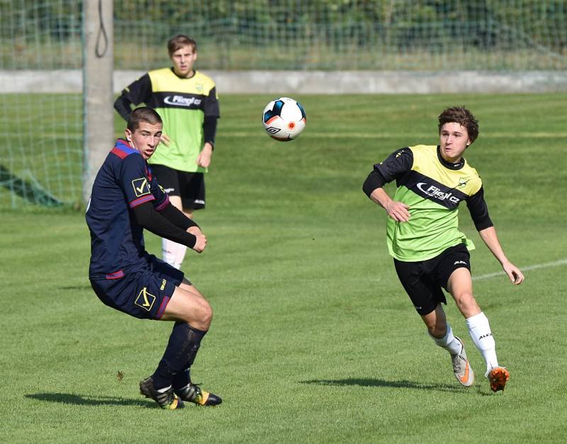 Jindřichohradečtí fotbalisté v 7. kole KP nadělili Oseku na jeho hřišti pět gólů.