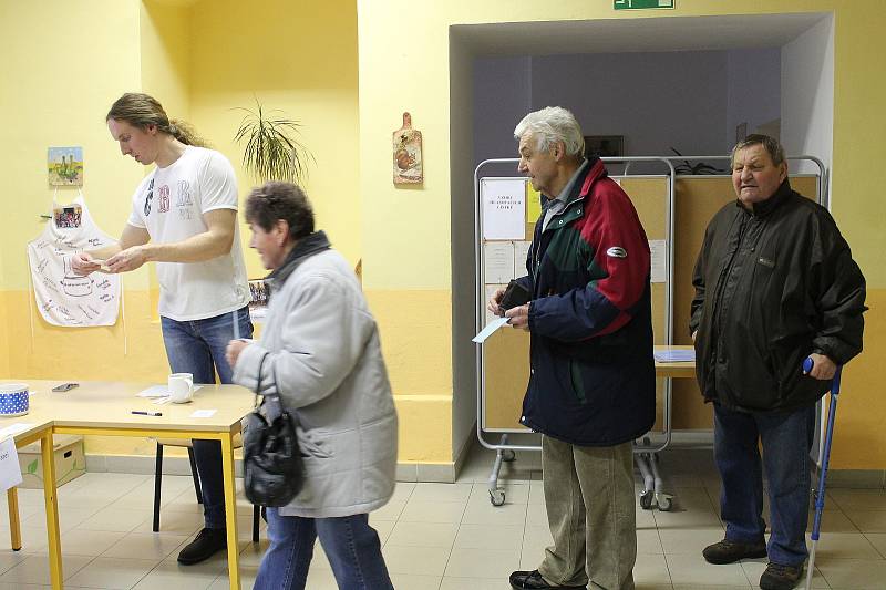 Volební okrsek v Kardašově Řečici patří s 1550 voliči k největším.
