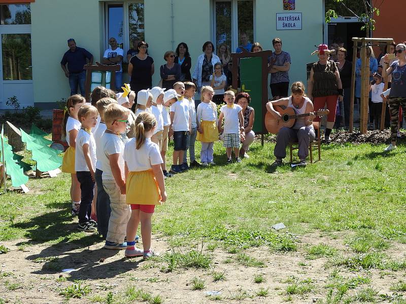 Školy v Jarošově měly výročí.