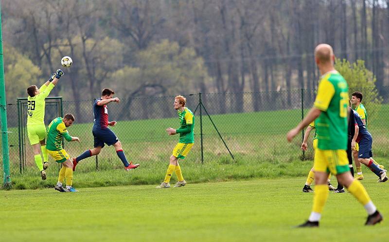 Fotbalisté Třebětic (v zelenožlutém) v 19. kole I. a třídy porazili Bernartice 5:1 a upevnili si vedení v tabulce sk. B.