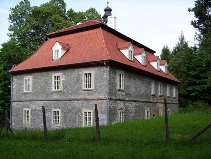 Vydejte se do České Kanady. Zámek Terezín.