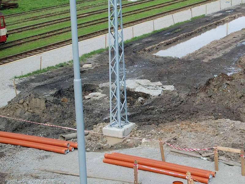 Nález bomby u českovelenického vlakového nádraží vyvolal ve městě u hranic rozruch. Pohled na místo nálezu. 