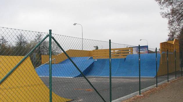 Nové skateboardové hřiště u Agipu bude mít otevírací hodiny.