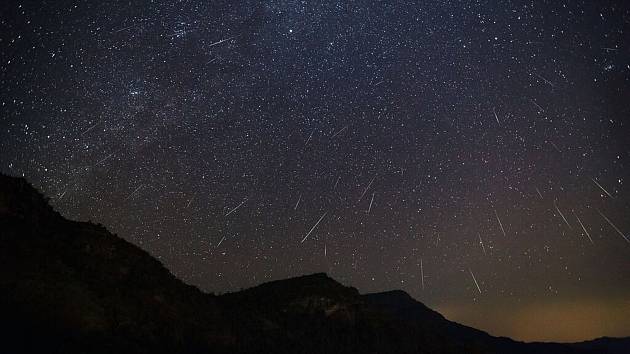 Ilustrační foto meteorického roje.