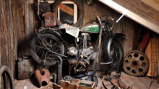 Muzeum motorových kol v Horní Radouni v budově bývalé školy slaví své roční výročí rozšířením expozice na 68 motocyklů.