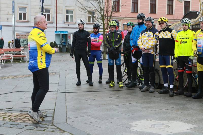 Příznivci jindřichohradecké cyklistiky uvítali nový rok tradiční vyjížďkou.