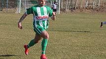 Fotbalisté Lásenice (v zelenobílém) ve 14. kole přeboru utrpěli doma debakl 0:6 od Stráže nad Nežárkou.