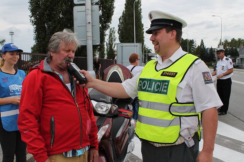 Policisté se při kontrolách zaměřili nejen na řidiče automobilů, ale i motocyklů a cyklisty.