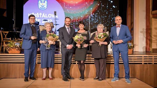 Starosta Michal Kozár ocenil za celoživotní práci a zásluhy o rozvoj města pět osobností.