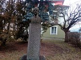 Socha Bedřicha Smetany u hudební školy v  J. Hradci.