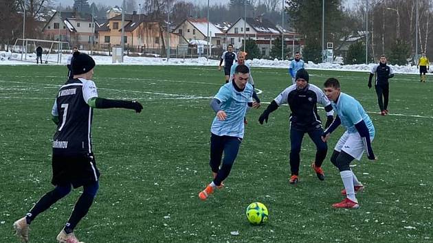 Divizní Jindřichův Hradec ve svém úvodním zimním přípravném utkání na umělce v Kamenici nad Lipou porazil Pelhřimov 3:2.