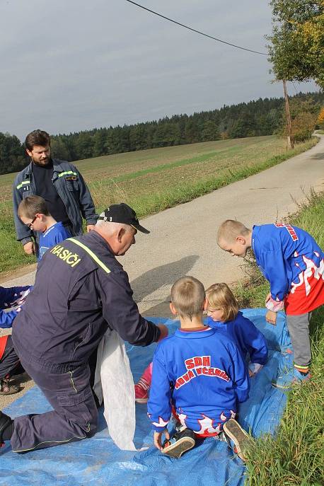 BRANNÝ ZÁVOD  se skládá u  dětí  z disciplín střelba ze vzduchovky,  topografie, uzlování, první pomoc, požární ochrana a překonání překážky po laně. Dorostenci mají navíc i šplh, vodní příkop a optickou signalizaci. 