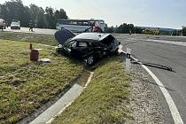 Nově otevřeném obchvatu Dolní Lhoty se v pátek 30. června ráno  srazilo osobní auto s autobusem.