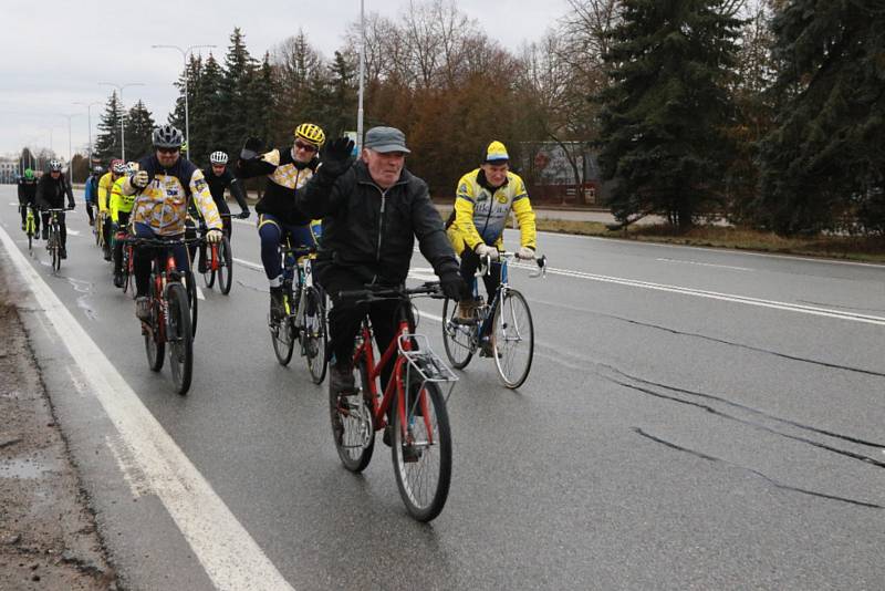 Příznivci jindřichohradecké cyklistiky uvítali nový rok tradiční vyjížďkou.