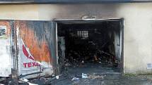Požár garáže u sídliště Vajgar v J. Hradci. 