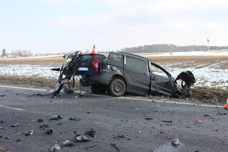 V pondělí se na hlavním tahu z Lomnice nad Lužnicí na Veselí nad Lužnicí, a to u Frahelže střelo osobní auto s nákladní tatrou. Řidič (44 let) v osobní autě zraněním podlehl.