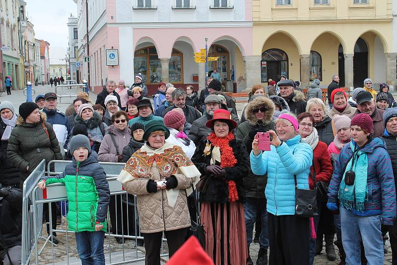 V Jindřichově Hradci může začít jaro. Baráčníci vynesli smrtku z města.