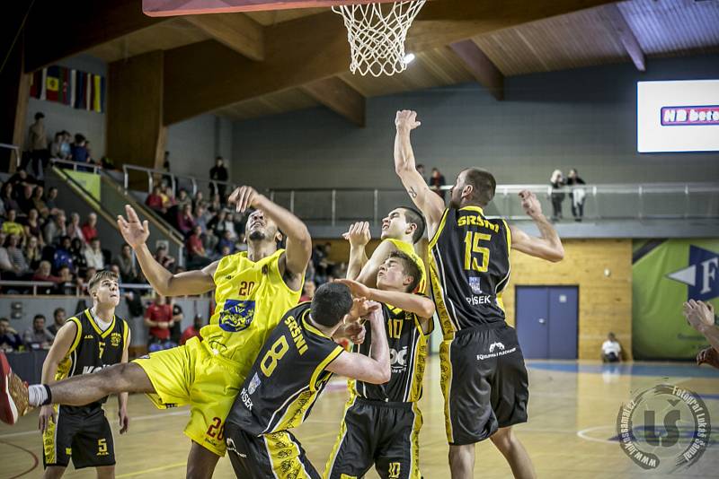 Jindřichohradečtí basketbalisté porazili v atraktivním prvoligovém derby Písek 95:86.