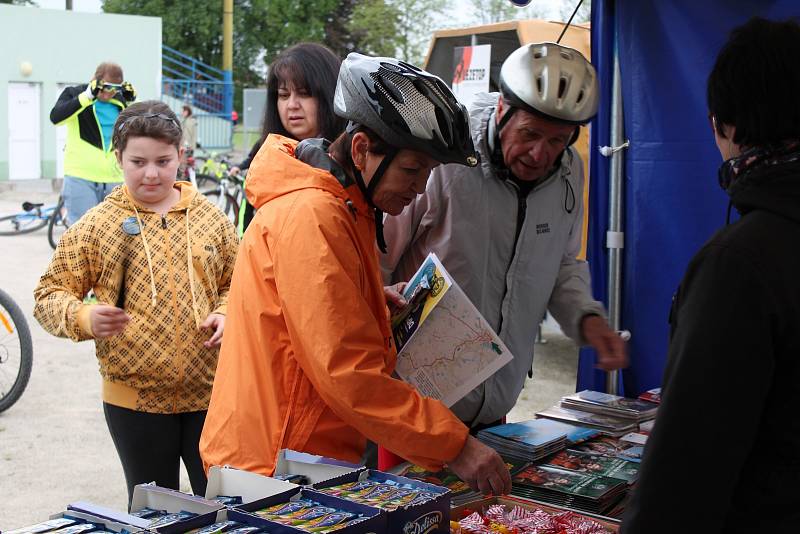 Letošního jarního Pedálu se zúčastnilo na 450 cyklistů a pěších.