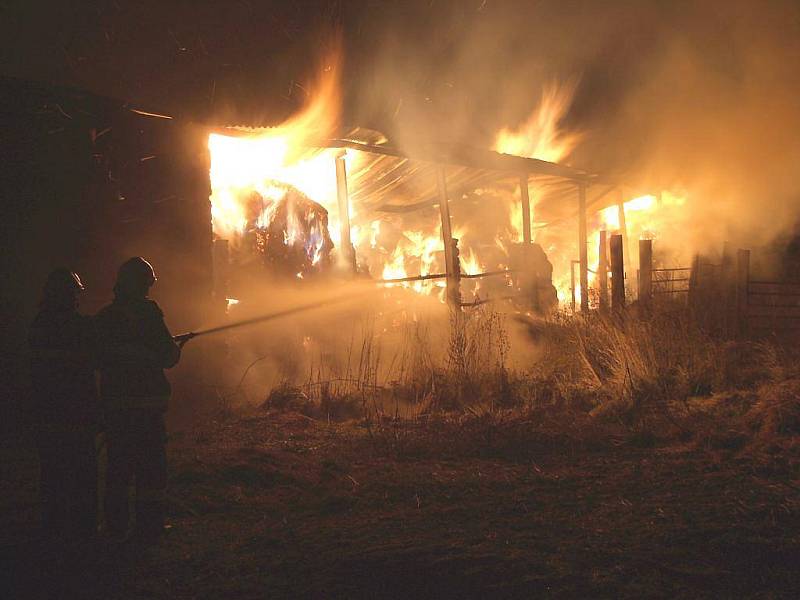 Požár skladu slámy v Kardašově Řečici. 