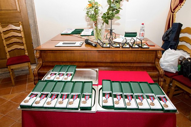 V úterý 25. října 2022 převzali ve Schwarzenberském sále Státního zámku Třeboň nejlepší jihočeští profesionální hasiči služební medaile HZS ČR. Součástí ceremoniálu bylo také předání medailí HZS Jihočeského kraje.