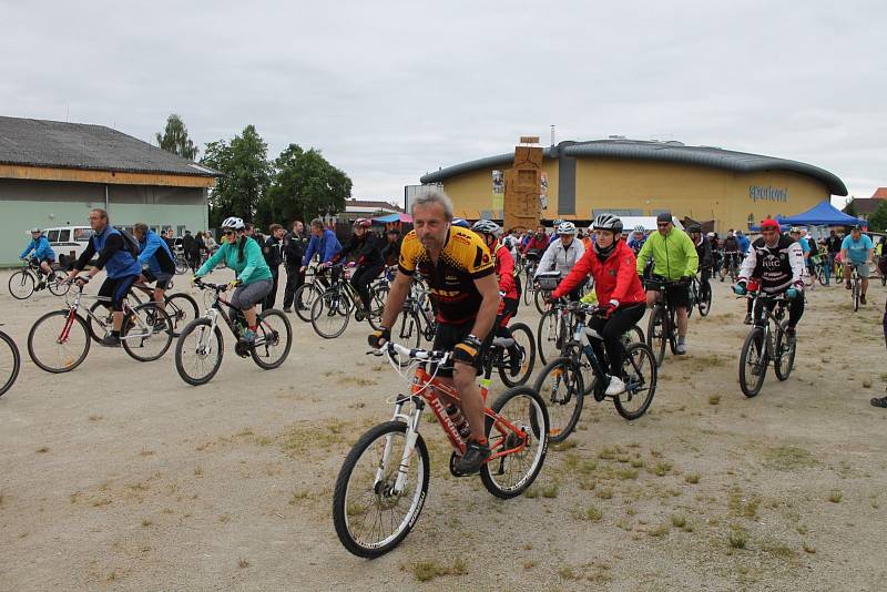 Letošního jarního Pedálu se zúčastnilo na 450 cyklistů a pěších.