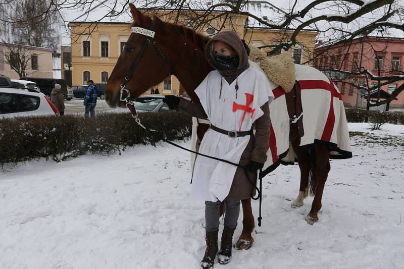 Na "Masopust s párou" se do nedaleké Kamenice nad Lipou po kolejích vypravili i divadelníci z hradecké společnosti Jablonský.