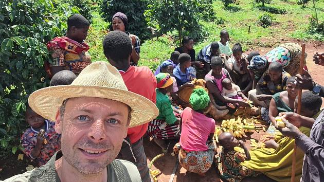 Ladislav Kolář opustil finance a zařídil si kávovníkovou plantáž v Tanzanii