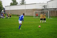 V 20. kole I. B třídy novobystřičtí fotbalisté remizovali na domácím trávníku s Českými Velenicemi 2:2.