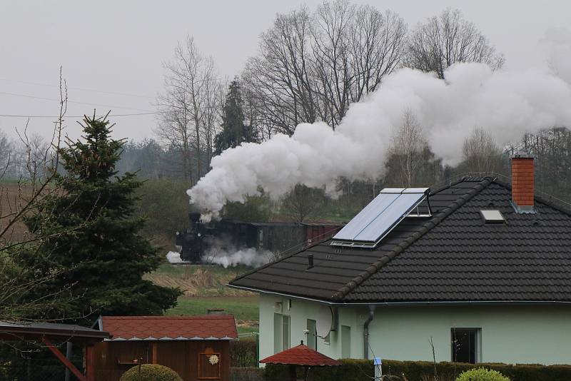 První jízda zrekonstruované parní lokomotivy U37.002 a její křest v Jindřichově Hradci.