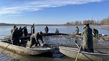 Třeboňští rybáři loví Opatovický rybník do středy.