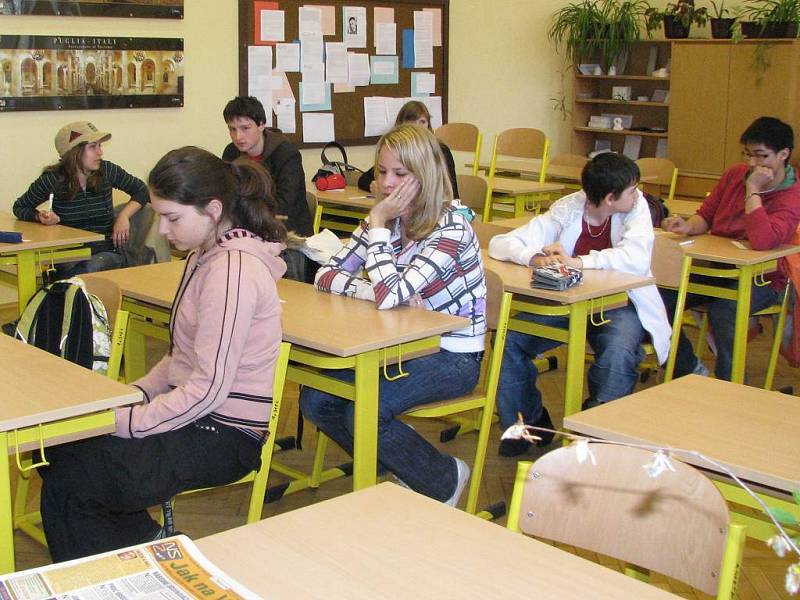 Čekání na přijímací zkoušky na jindřichohradecké gymnázium. 