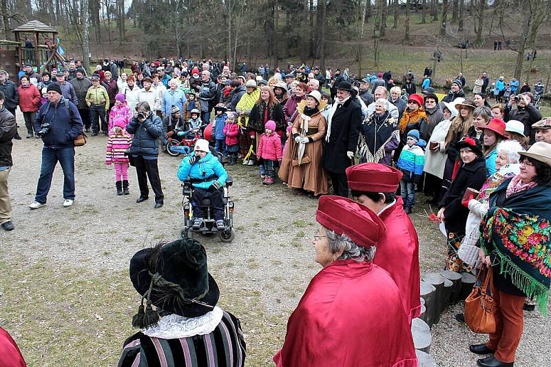 Hradečáci vynesli smrtku z města.