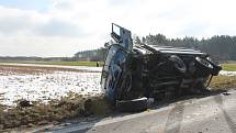 V pondělí se na hlavním tahu z Lomnice nad Lužnicí na Veselí nad Lužnicí, a to u Frahelže střelo osobní auto s nákladní tatrou. Řidič (44 let) v osobní autě zraněním podlehl.