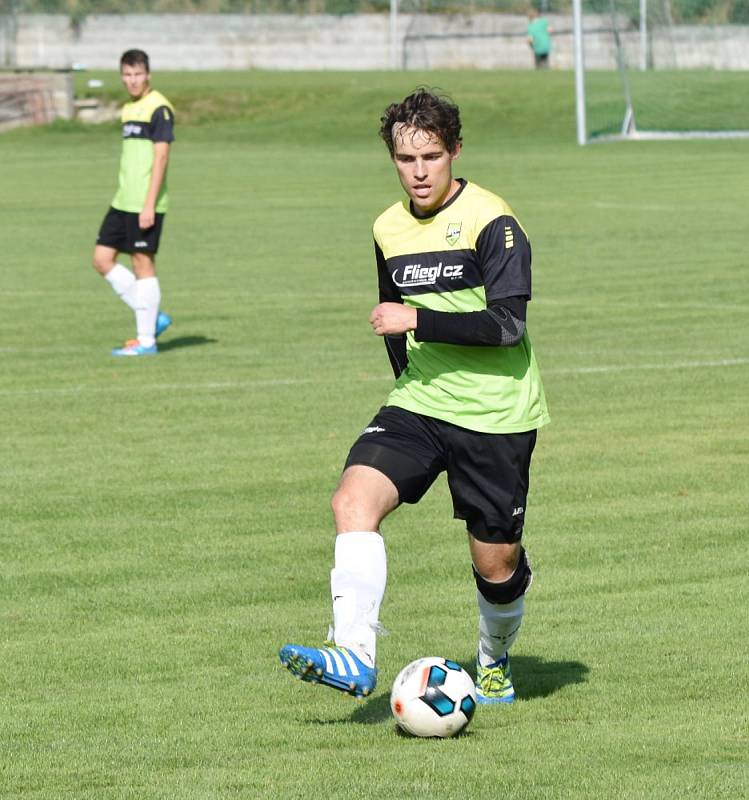 Jindřichohradečtí fotbalisté v 7. kole KP nadělili Oseku na jeho hřišti pět gólů.