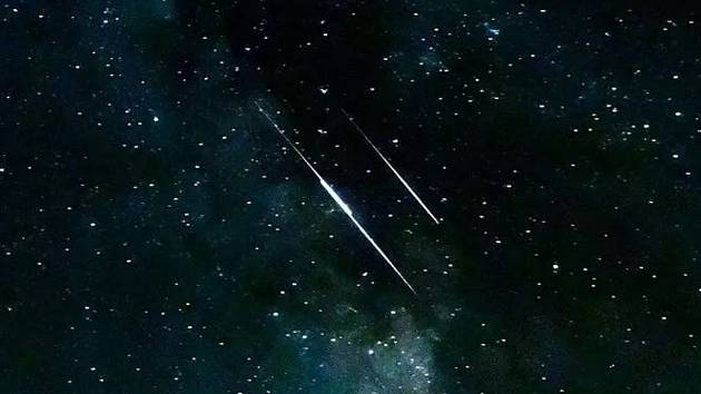 V noci na sobotu prolétne až stovka meteorů za hodinu,