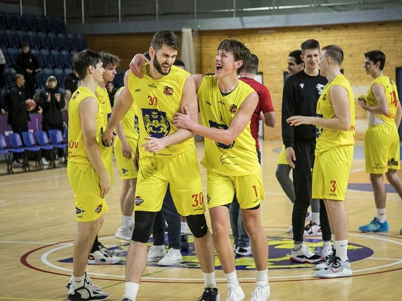 Jindřichohradečtí basketbalisté porazili v 17. kole I. ligy Chomutov vysoko 117:76.