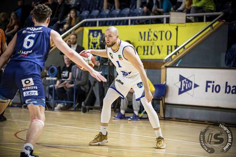 Jindřichohradečtí basketbalisté ve svém nejlepším utkání tohoto ročníku KNBL porazili  Děčín vysoko 106:75.