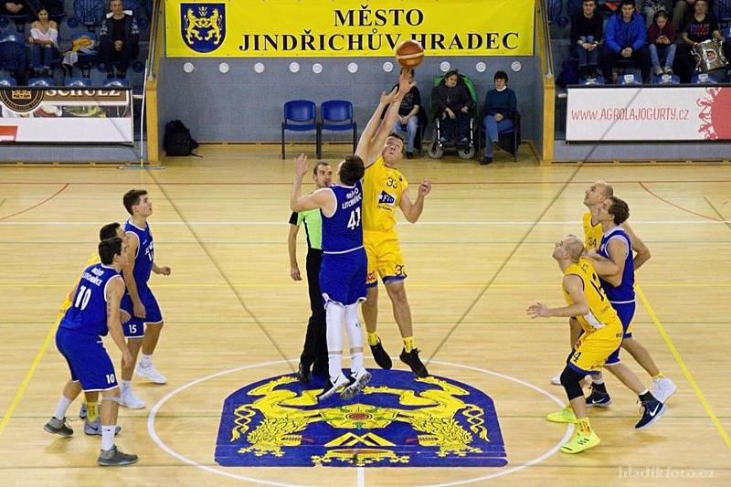 Jindřichohradečtí basketbalisté porazili v 12. kole I. ligy na domácí palubovce Litoměřice 98:65.