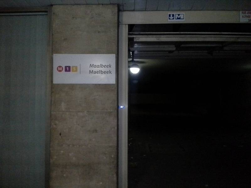 Zadní východ stanice metra Maalbeek.