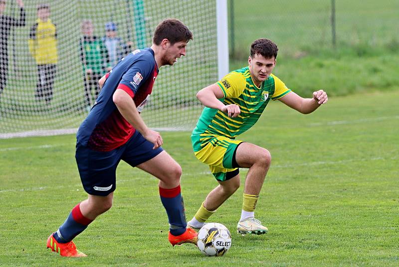 Fotbalisté Třebětic (v zelenožlutém) v 19. kole I. a třídy porazili Bernartice 5:1 a upevnili si vedení v tabulce sk. B.