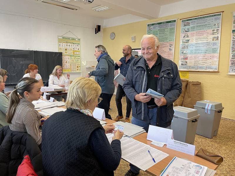 Volební místnosti se otevřely i na III. základní škole v Jindřichově Hradci.