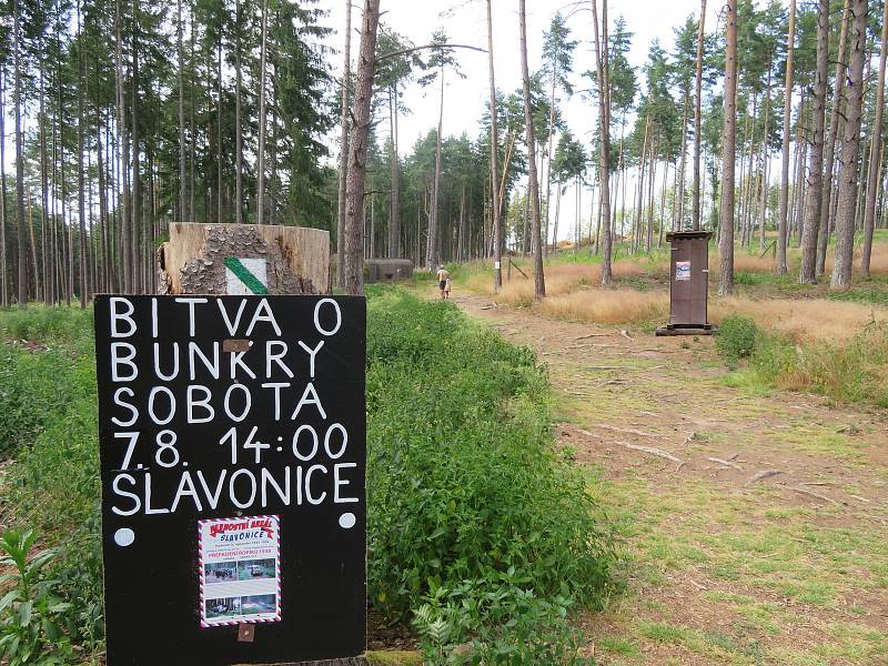 Areál opevnění Slavonice je ukázkou obranné linie Československé republiky z let 1935 až 1938. Je tvořen jedenácti objekty vz. 37 (typy A,C a D) a jedním vz. 36-C.