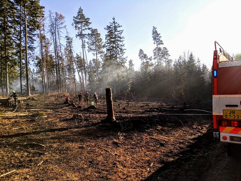 Požár lesa v Županovicích na Dačicku.
