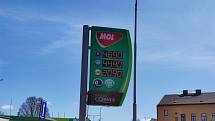 Aktuální ceny pohonných hmot 11. dubna 2022 v Jindřichově Hradci na Mol.