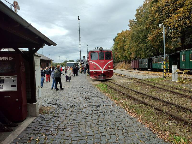 V neděli 2. října 2022 odjel z jindřichohradeckého nádraží úzkokolejky poslední vlak