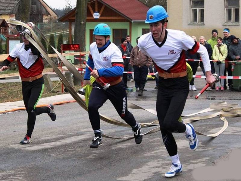 Velikonoční soutěž v požárním útoku ve Zdešově. 