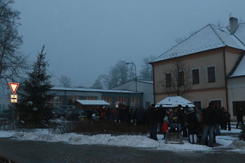 Staročeské Vánoce s  Jarošovskou krojovanou družinou.