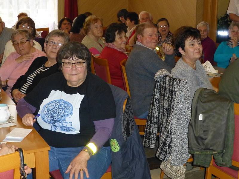 Studenská organizace Svazu tělesně postižených zorganizovala ve Strmilově besedu s policisty.